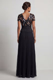 Vestido de madre de la novia con líneas largas de chiffon negro brillante y plisados