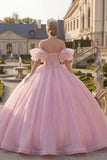 Vestido de baile rosa con escote halter y corsé de cuentas y mangas abulgadas