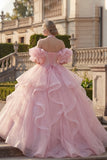 Vestido de gala con escote halter y rubor con volantes y mangas aborrecadas