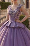 Vestido de baile floral de quinceañera con escote en V y escote en V