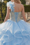 Vestido de gala de un hombro azul cielo con pliegues de quinceañera y volantes