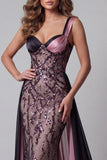 Vestido de certamen de sirenas ciruelas con capa, sirena y lentejuelas