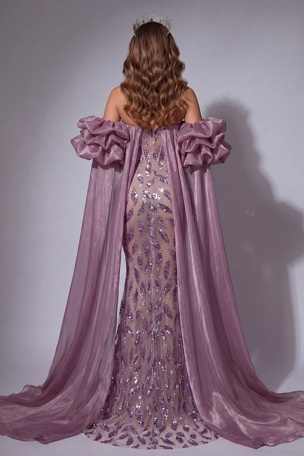 Vestido de certamen, sirena larga con cuentas y volantes, brillante, corsé malva y brillante