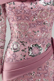 Vestido de concurso floral de sirena rosa rosa brillante con cuentas y sirena con capa lateral