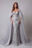 Vestido de belleza con tirantes largos y tirantes finos con sirena plateada y brillante