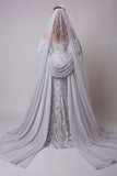 Vestido de belleza con tirantes largos y tirantes finos con sirena plateada y brillante