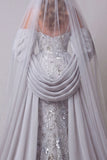 Vestido de belleza con tirantes largos y tirantes finos con sirena plateada y brillante