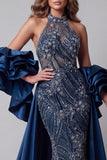 Vestido de concurso brillante de sirena azul marino con volantes largos y cuentas, con capa