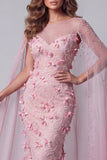 Vestido largo de belleza rosa sirena con cuello de barco floral con cuentas y capa