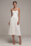 Vestido de graduación de corsé midi de tirantes blancos plisados