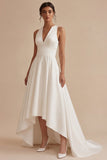 Vestido de compromiso blanco de línea alta baja A con escote en pico,