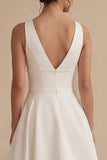 Vestido de compromiso blanco de línea alta baja A con escote en pico,