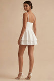 Vestido de graduación blanco corto de tirantes finos con volantes