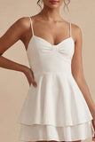 Vestido de graduación blanco corto de tirantes finos con volantes