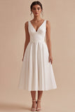 Vestido de compromiso midi blanco con escote en V y línea A