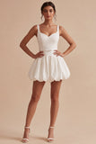 Vestido mini Sweetheart de línea blanca A con lazo.