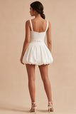 Vestido mini Sweetheart de línea blanca A con lazo.