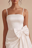Vestido mini blanco de correas finas con lazo