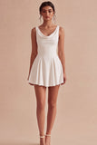 Vestido de graduación mini A Line de cuello tipo capucho blanco