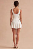 Vestido de graduación mini A Line de cuello tipo capucho blanco