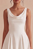 Vestido de graduación mini A Line de cuello tipo capucho blanco