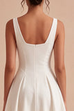 Vestido de graduación mini A Line de cuello tipo capucho blanco