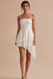 Mini vestido blanco con volantes fruncidos de tirantes finos A