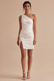 Vestido de graduación blanco de un solo hombro, bodycon fruncido y abertura