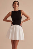 Vestido mini de satén en blanco y negro de la línea A
