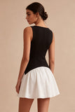 Vestido mini de satén en blanco y negro de la línea A