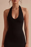 Vestido negro negro sencillo de corte de satín con cabrestantes