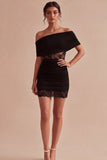 Mini vestido bodycon de encaje negro con hombros descubiertos