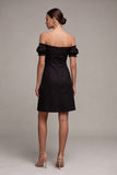 Vestido negro A Line, con volantes