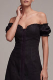 Vestido negro A Line, con volantes
