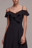 Vestido negro A de hombro frío con volantes