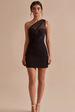Vestido negro ajustado de malla de un hombro