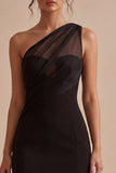Vestido negro ajustado de malla de un hombro