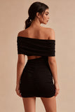 Vestido negro ajustado y ajustado recortado al hombro