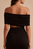 Vestido negro ajustado y ajustado recortado al hombro