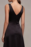 Vestido formal largo de satén negro de escote en V