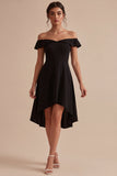 Alto Bajo Una línea de hombros Vestido negro pequeño
