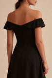 Alto Bajo Una línea de hombros Vestido negro pequeño