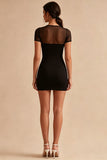 Vestido negro ajustado de manga corta y malla