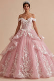 vestido de baile rosa con volantes con volantes con hombros descubiertos