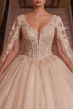 Vestido de gala de quinceañera con corsé y escote en V con camiseta de cabecera y mangas de capa