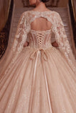 Vestido de gala de quinceañera con corsé y escote en V con camiseta de cabecera y mangas de capa