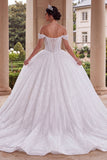 Vestido de gala blanco con cosé descubierto y brillante