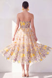 Vestido Midi floral bordado de tul sin tirantes de albaricoque