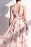 Vestido midi midi floral enrugado de chiffon A-line con escote en V