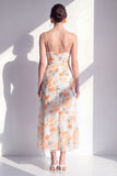 Vestido midi de flor rosa espagueti sin tirantes de gasa con volantes y abertura